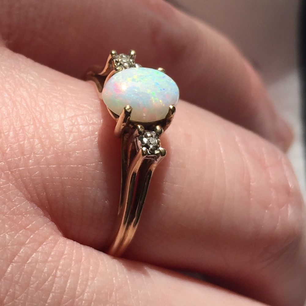 Natural opal/diamonds/10kt gold vintage ring